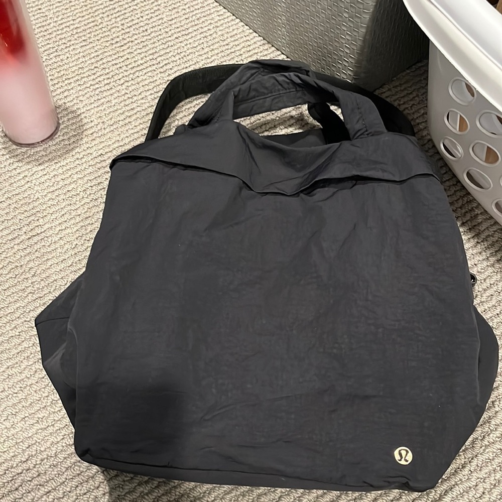 Lululemon On my level 19 bag black like new